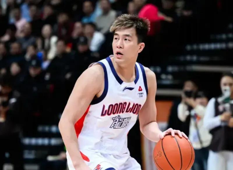 奇异果体育官方入口-合砍39分！郭艾伦徐昕打成广州内外支柱，配合流畅但其余球员太拉
